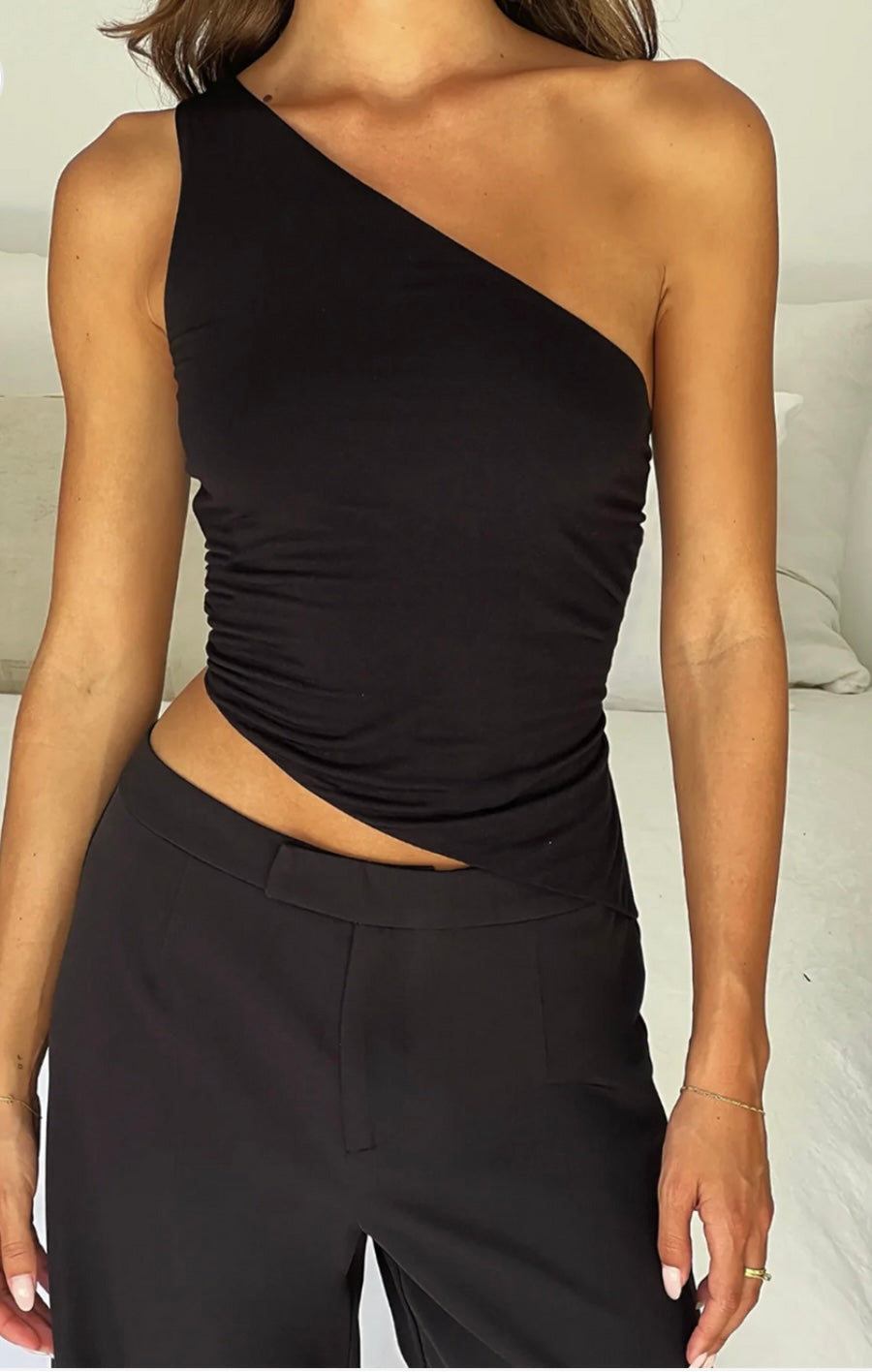V CUT TOP